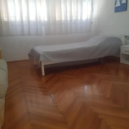 Park Apartment *