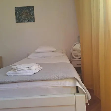 Park Apartment *